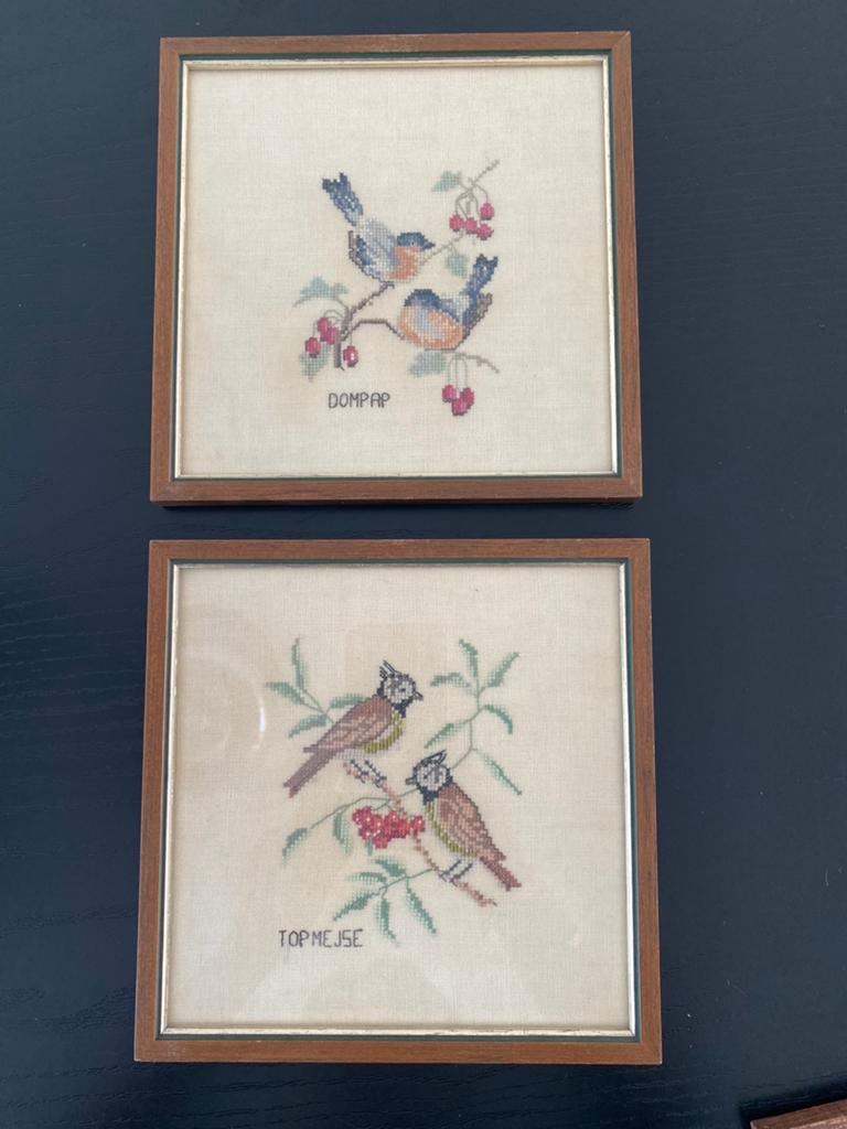 2x Geborduurd en ingelijst - vogeltjes - vintage, Hobby en Vrije tijd, Borduren en Borduurmachines, Ophalen of Verzenden, Zo goed als nieuw