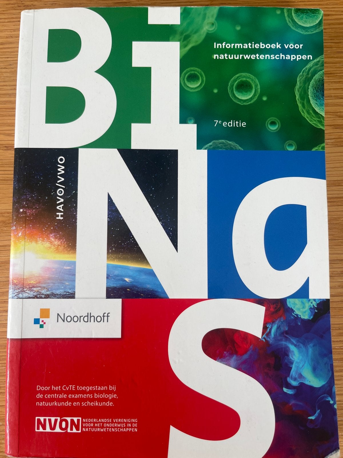 BINAS HAVO/VWO 7e editie - Informatieboek natuurwetenschappe, Boeken, Ophalen of Verzenden, Beta, Zo goed als nieuw, Overige niveaus