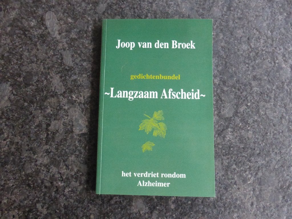 Joop van den Broek gedichtenbundel langzaam afscheid, Ophalen of Verzenden, Zo goed als nieuw