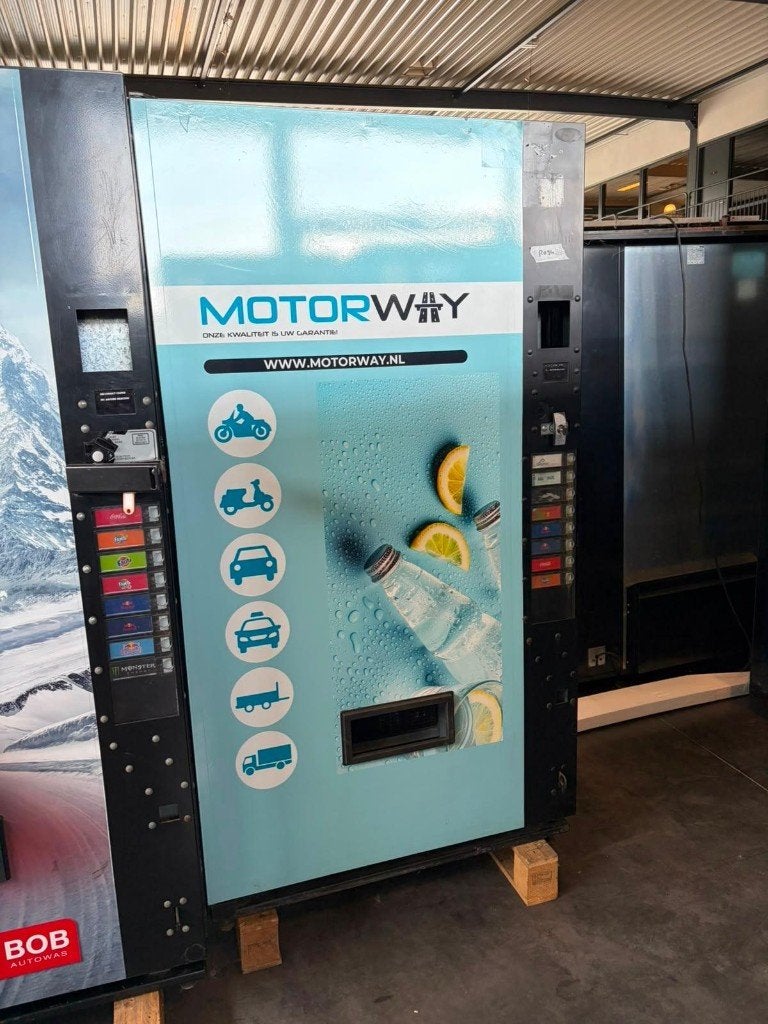 Drankautomaat | outdoor | 8 selecties | opruiming, Verzamelen, Ophalen, Vending Master, Info@vendingmaster.nl, Zo goed als nieuw