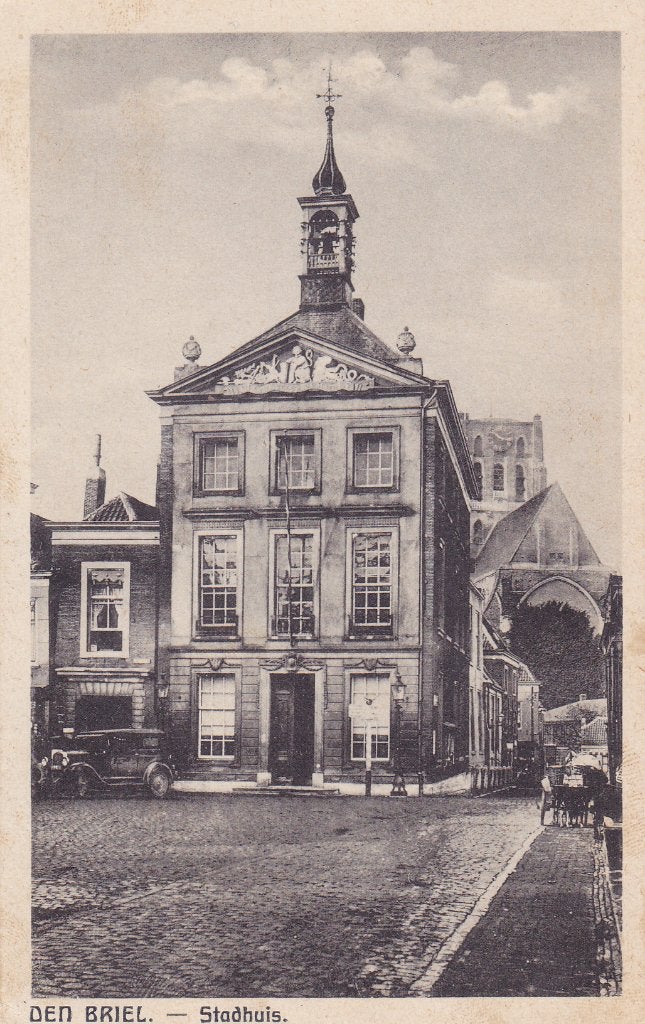 Den Briel. Oude ansichtkaart Stadhuis (1936 ?), Verzenden, 1920 tot 1940, Gelopen, Zuid-Holland