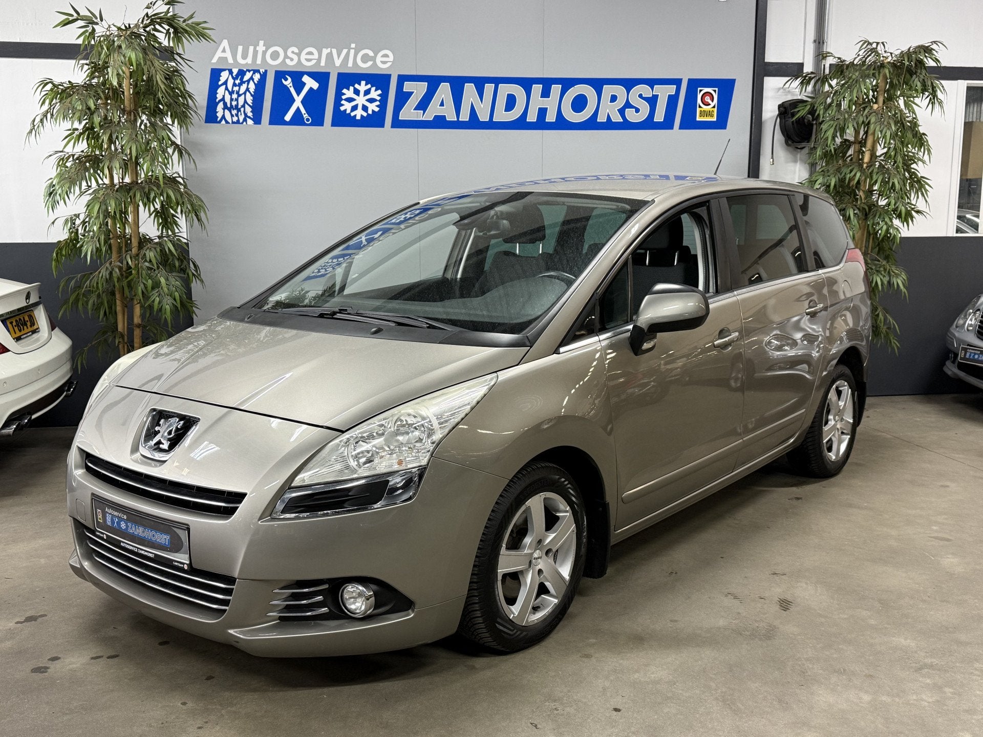 Peugeot 5008 1.6 THP ST 5p // Autom // Cruise // LM Velgen, Auto's, Euro 5, Stof, Gebruikt, Zwart