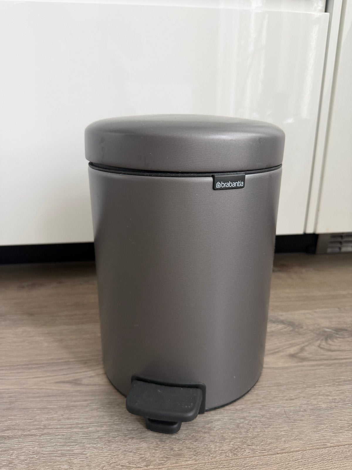 Brabantia prullenbak met pedaal, Huis en Inrichting, Woonaccessoires | Prullenbakken, Ophalen, Met pedaal, Zo goed als nieuw, Metaal