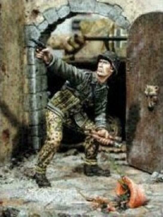 SS Grenadier Firing flare 	1/35	Resin figure, Ophalen of Verzenden, Nieuw, 1:35 tot 1:50