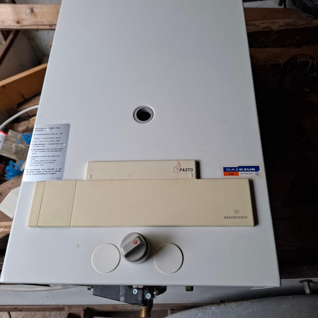 Fasto badgeiser, Doe-het-zelf en Verbouw, Geisers en Boilers, Gebruikt, Aardgas, Geiser, Ophalen of Verzenden