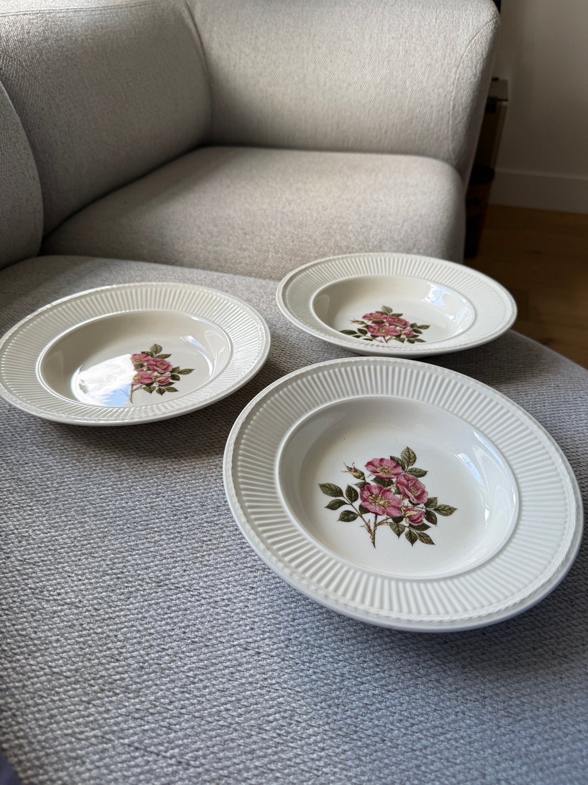 3 Wedgwood Briar Rose pastaborden/soepborden 23 cm, Huis en Inrichting, Klassiek, Ophalen of Verzenden, Zo goed als nieuw, Bord(en)