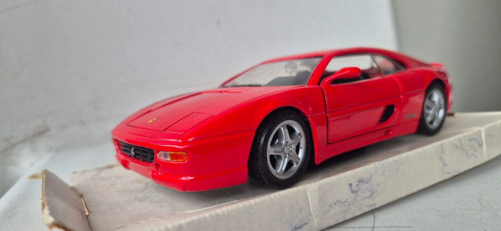 Ferrari F355 Maisto 1:24, Ophalen, Gebruikt, Maisto