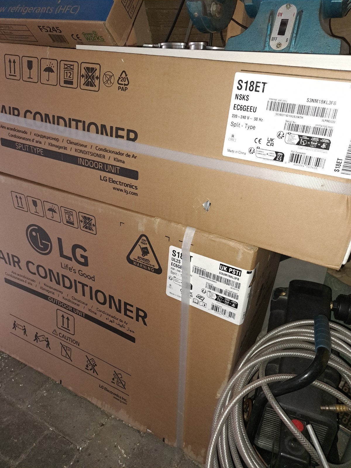 LG Airconditioner S18ET Split-Type (Indoor & Outdoor Unit), Koelen en Ontvochtigen, Nieuw, 3 snelheden of meer, Ophalen of Verzenden