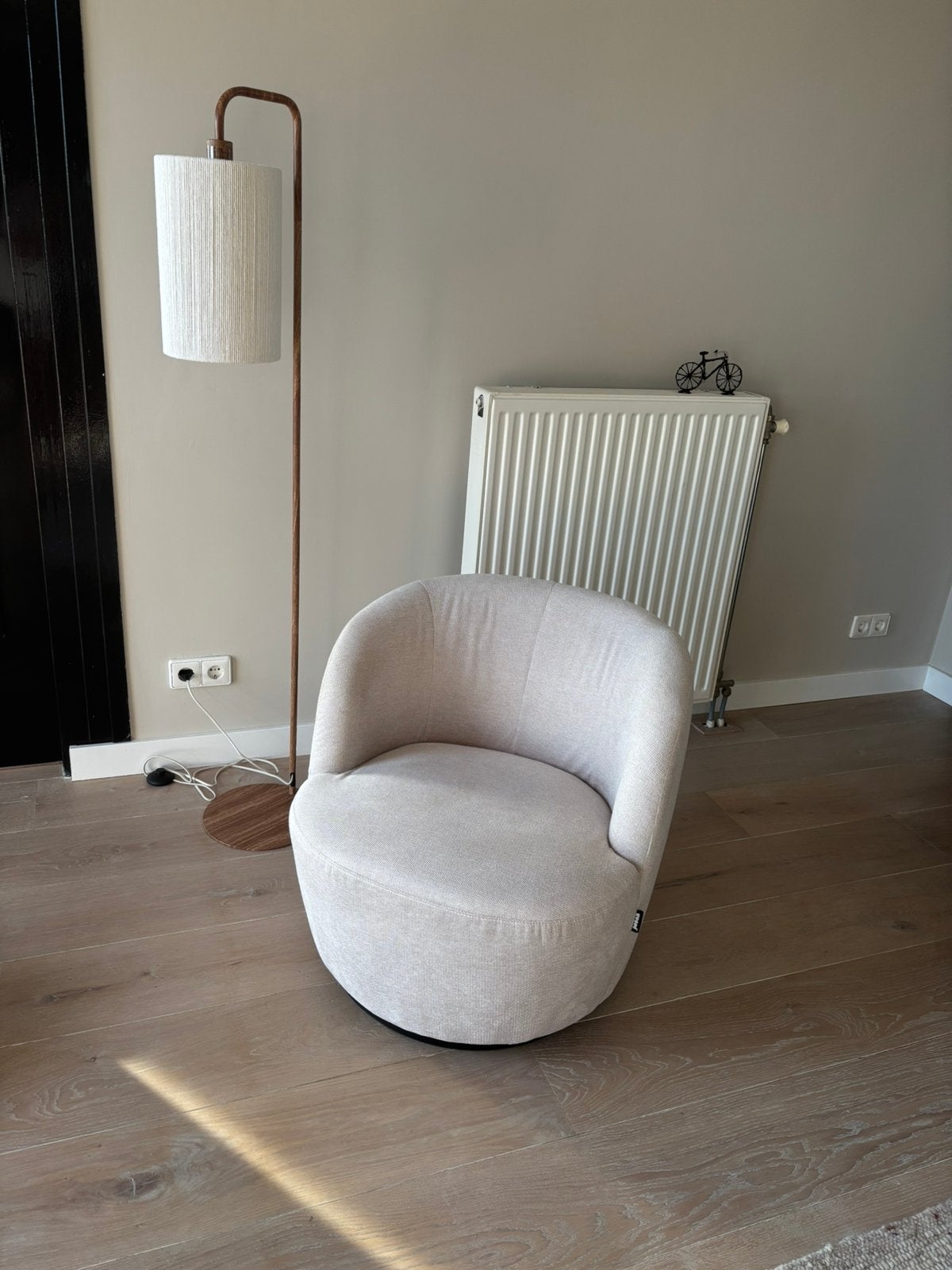 Stoel roomwit nog in zeer goede staat.is pas 2 maanden., Huis en Inrichting, Fauteuils, Ophalen, Zo goed als nieuw, Japandi scandinavisch
