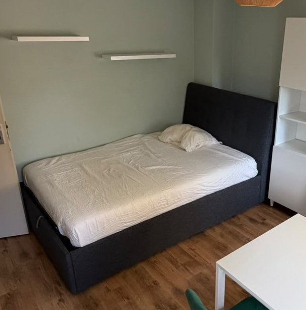Foto 2 van IKEA Bed 140x200, Donkergrijs, Met Opbergruimte + matras