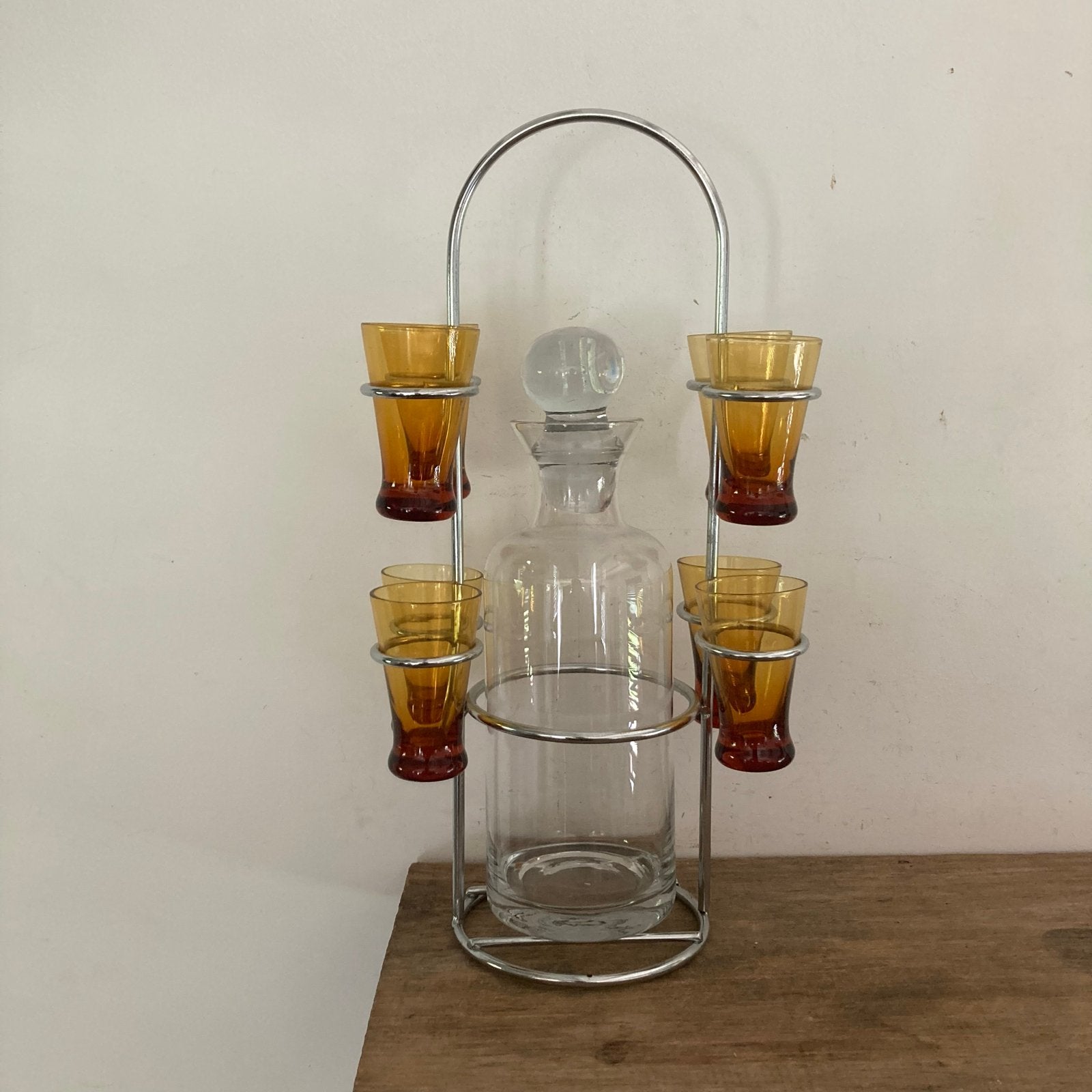 Vintage Karaf met 6 Amberkleurige Shotglaasjes in Rek, Ophalen of Verzenden