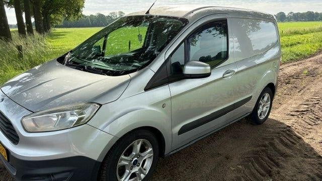Ford Transit Courier 1.5 Tdci 55KW 2015, Auto's, Voorwielaandrijving, Stof, Zwart, Particulier