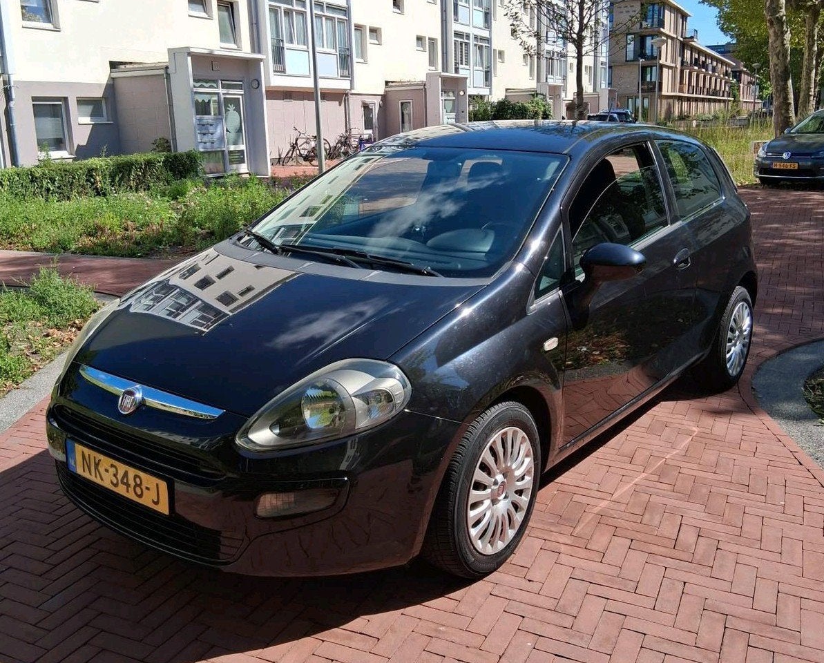 Fiat Punto 1.4 3DR 2011 Zwart, 95.661 KM, Auto's, Fiat, Voorwielaandrijving, Stof, 40 €/maand, 4 cilinders