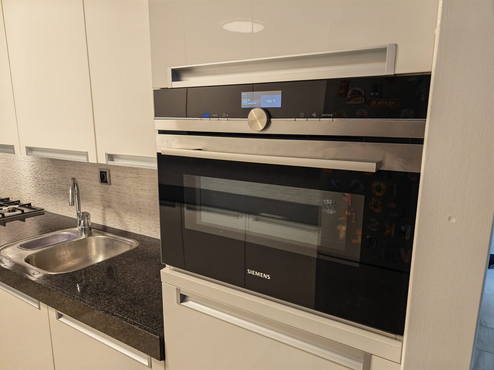 Bruynzeel 2-zijdige keuken met Siemens combimagnetron, Huis en Inrichting, Gebruikt, Wit, Dubbelwandige keuken, Ophalen of Verzenden