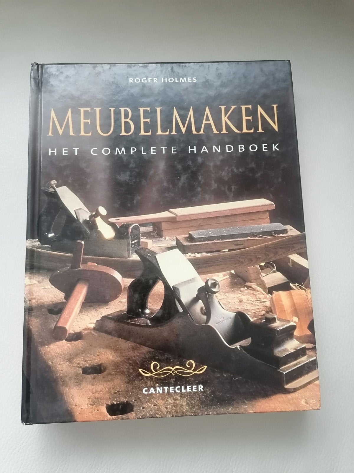 Meubelmaken: Het Complete Handboek - Roger Holmes, Boeken, Ophalen of Verzenden, Gelezen, Houtbewerking, Roger Holmes