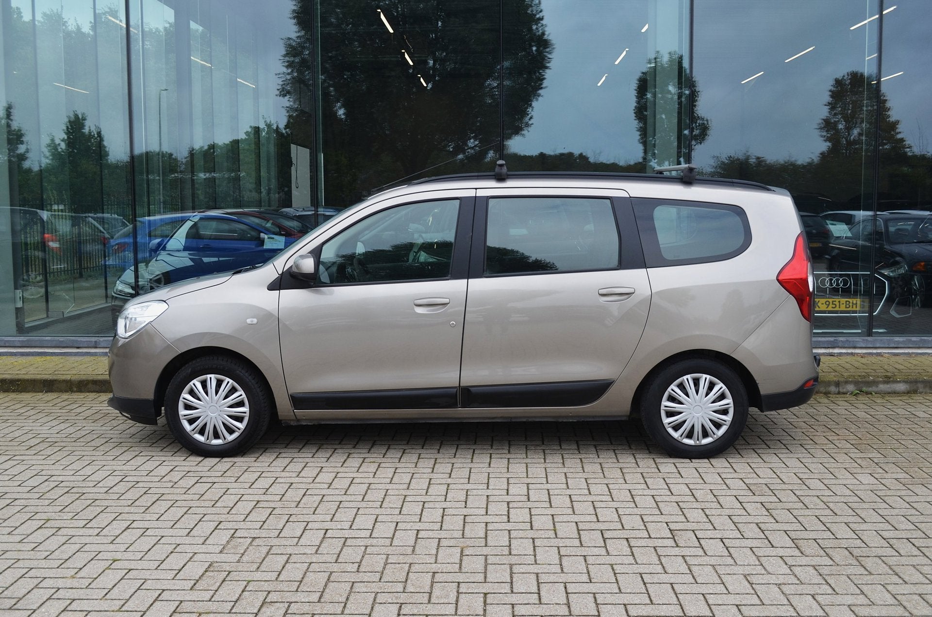 Dacia LODGY 1.2 TCe 10th Anniversary 5p. | Trekhaak | Airco, Auto's, Voorwielaandrijving, Euro 5, Stof, Gebruikt
