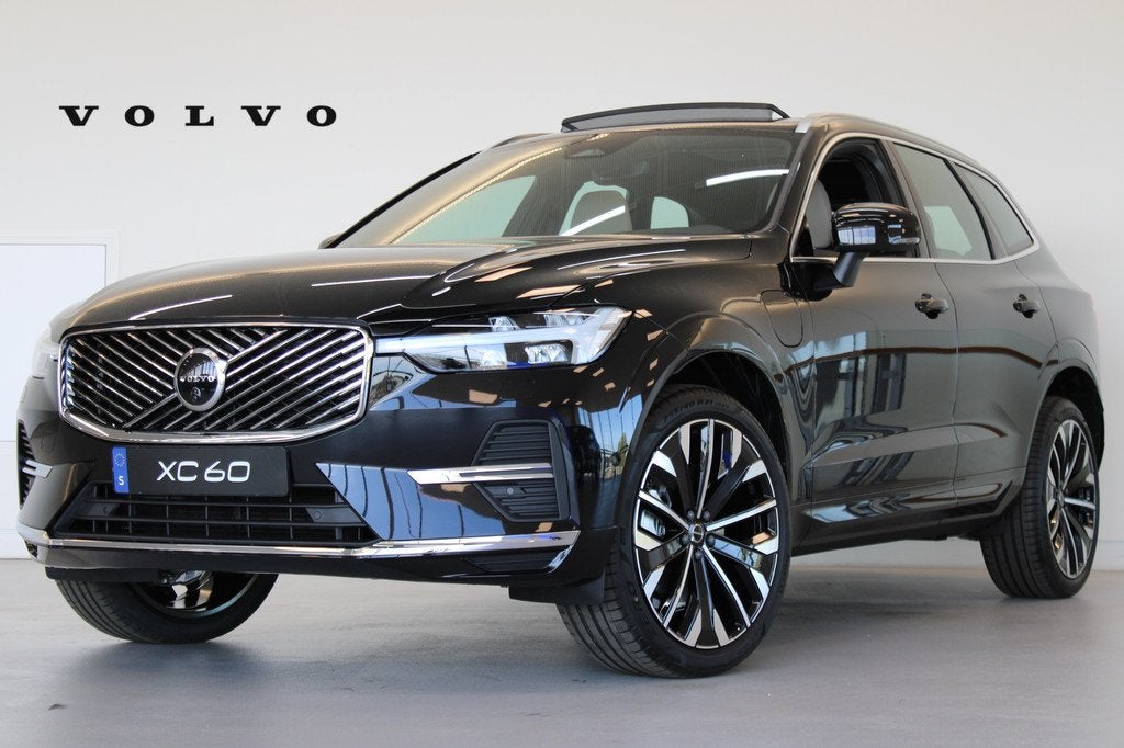 Volvo XC60 T6 350PK Ultra Bright, Gebruikt, 4 cilinders, 24 maanden, Zwart