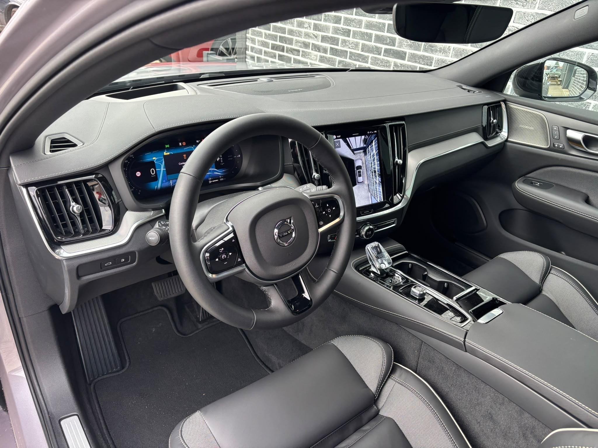 Volvo V60 T6 Plug-in hybrid AWD Ultra Dark | Heico bodykit |, Stof, Gebruikt, Euro 6, 4 cilinders