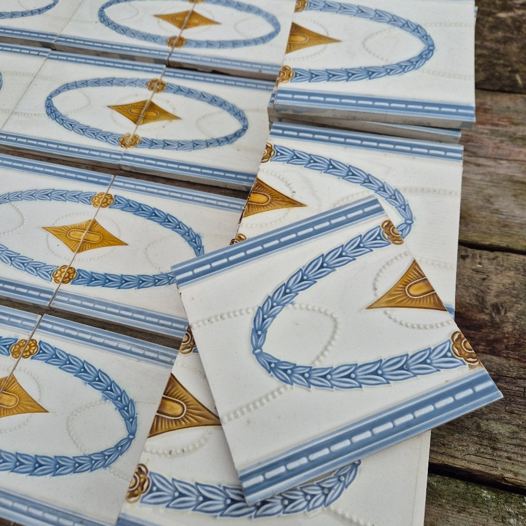 63 Art nouveau randtegels opgelegd decor blauw goudbruin, Ophalen