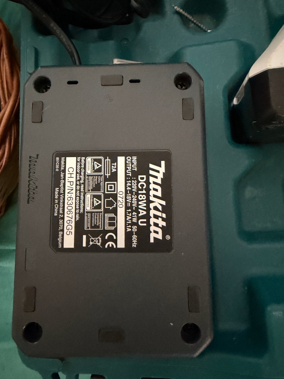 Makita DC18WAU Oplader met 18V 1.5Ah Li-ion Accu, Ophalen of Verzenden, Gebruikt, Minder dan 400 watt, Overige typen