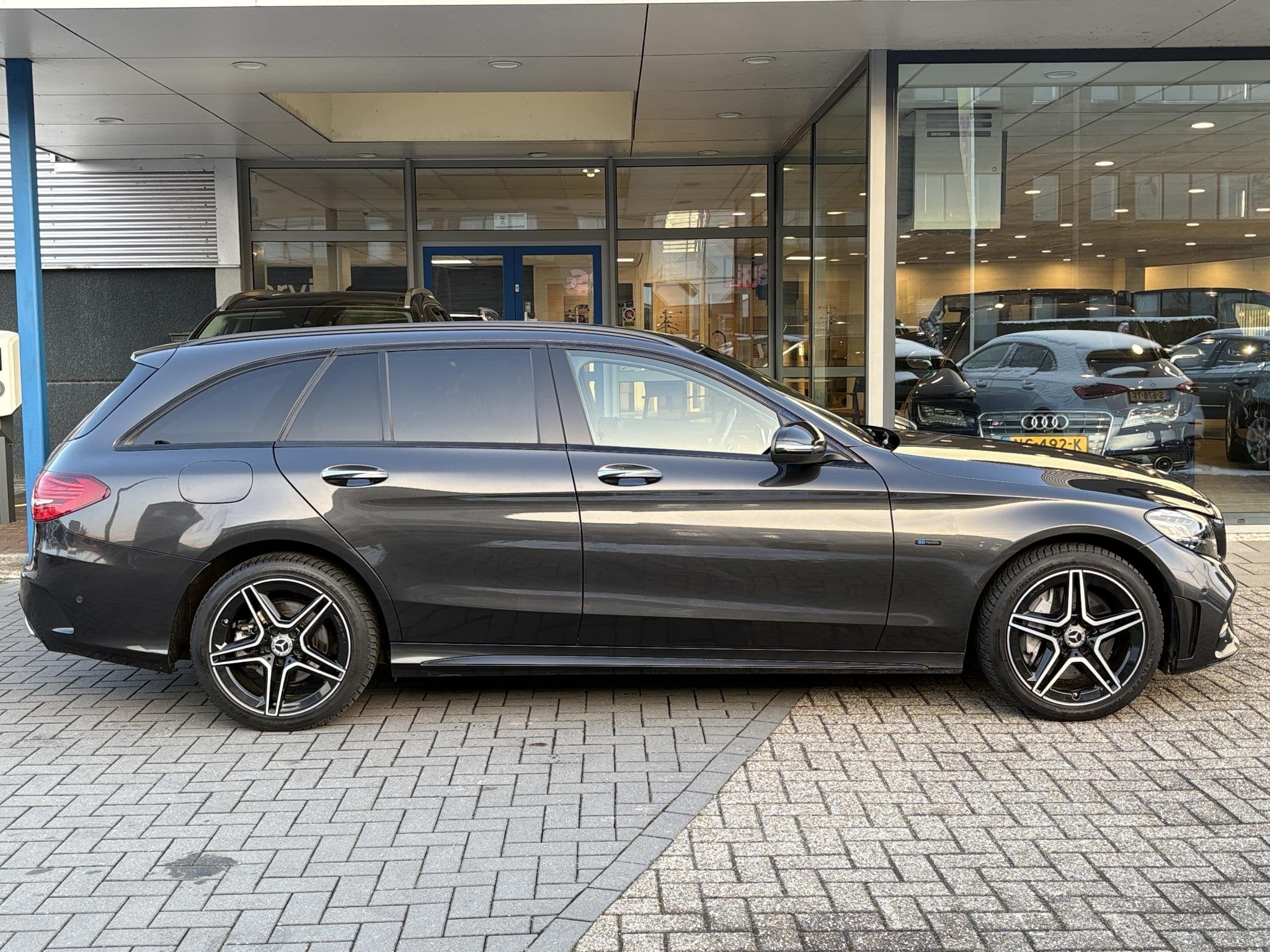 Mercedes-Benz C-klasse Estate 300e T AMG Line 320pk PHEV | S, Auto's, Dealer onderhouden, 320 pk, Leder en Stof, Zwart