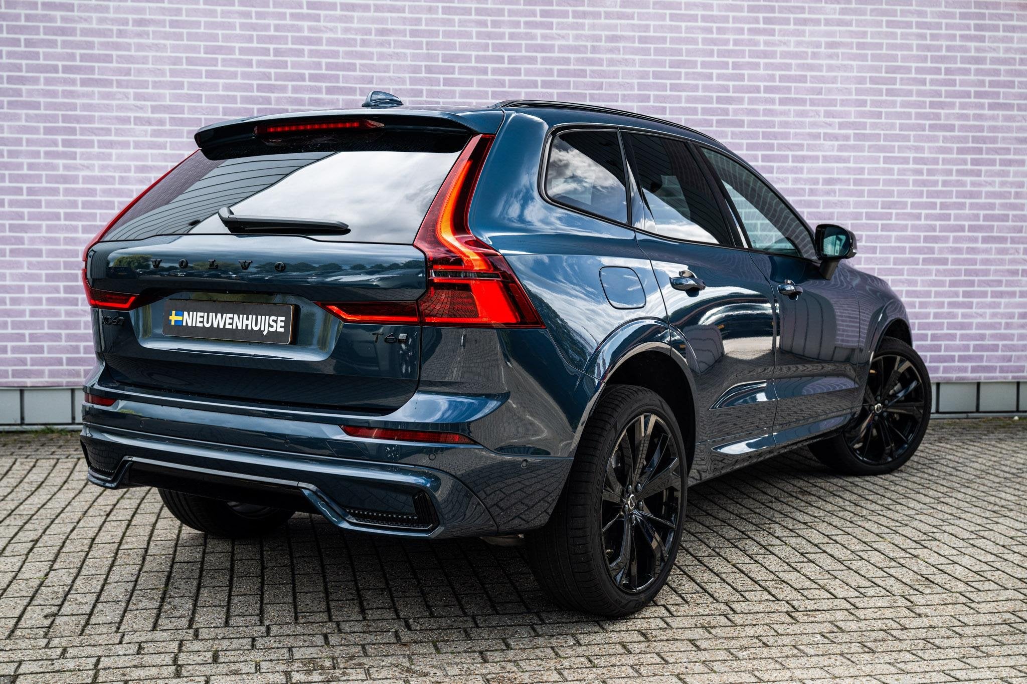 Volvo XC60 2.0 T6 Plug-in Hybrid AWD Ultra Black Edition | P, Auto's, Gebruikt, Euro 6, 4 cilinders, Blauw