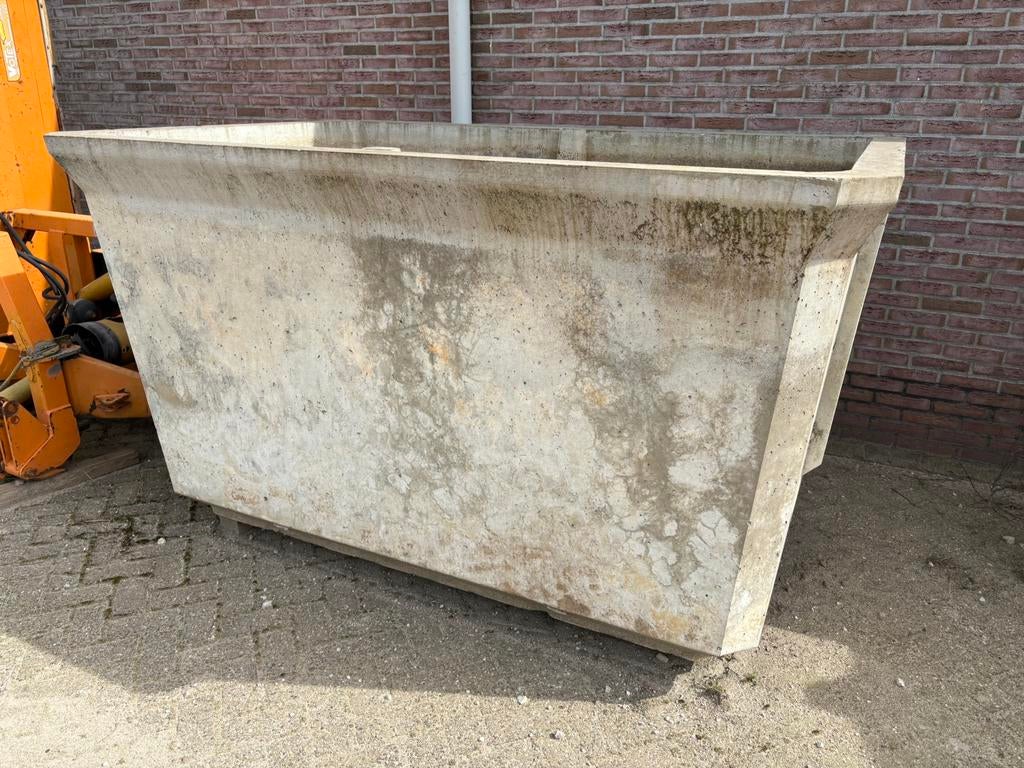 Betonputten opslagtanks, Ophalen of Verzenden, Zo goed als nieuw