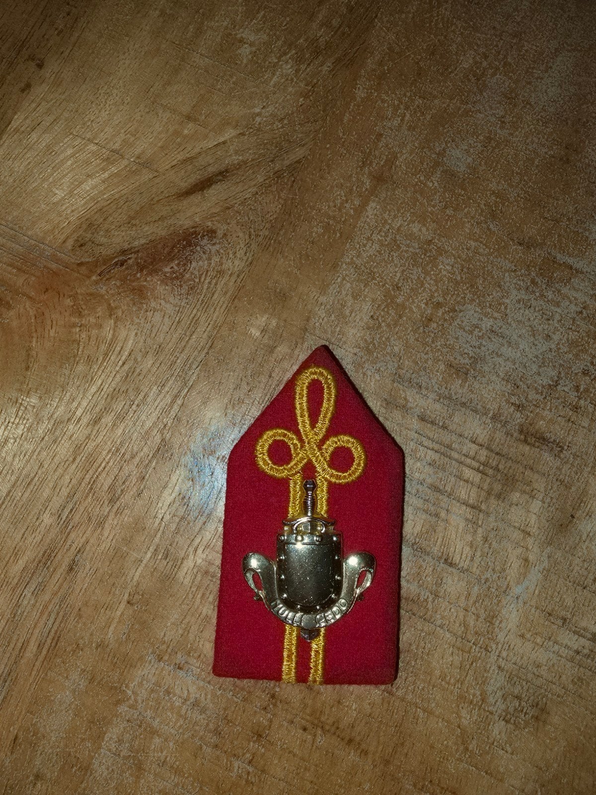 Kraagspiegel Infanterie KMS Nulli Cedo KL – origineel, Ophalen of Verzenden, Landmacht, Nederland, Embleem of Badge