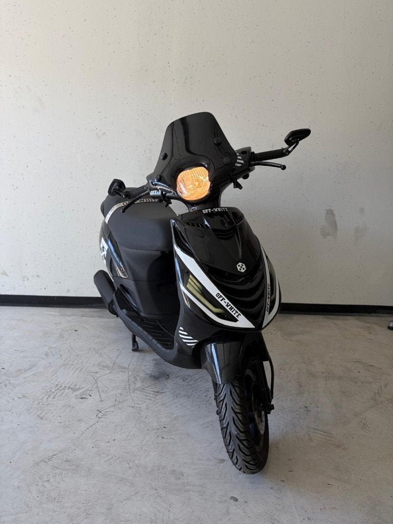 Piaggio Zip brom 2017 off white, Ophalen, Maximaal 45 km/u, Piaggio Zip, Zo goed als nieuw