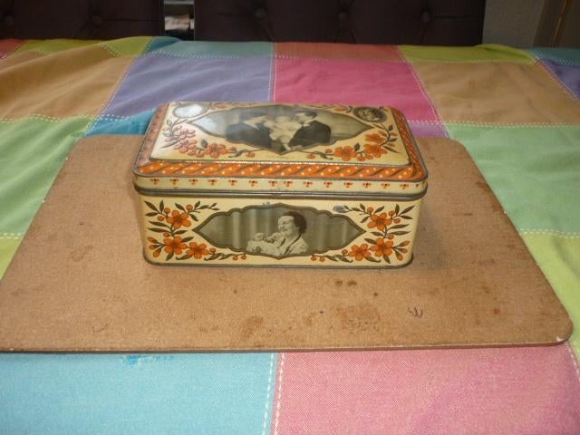 Exclusieve vintage koektrommel Koningshuis 1938 geschiedenis, Ophalen of Verzenden, Gebruikt, Nederland, Overige typen