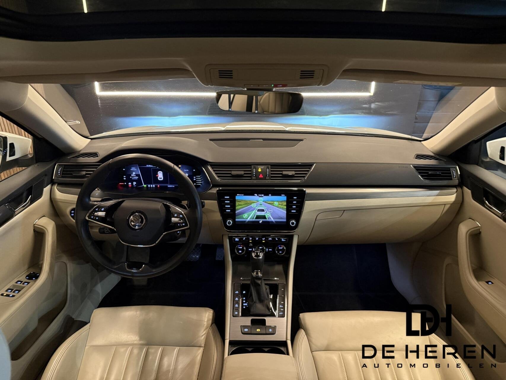 Skoda Superb Combi 1.4 TSI iV Business Edition Plus DealerO, Dealer onderhouden, Gebruikt, Wit, Leder