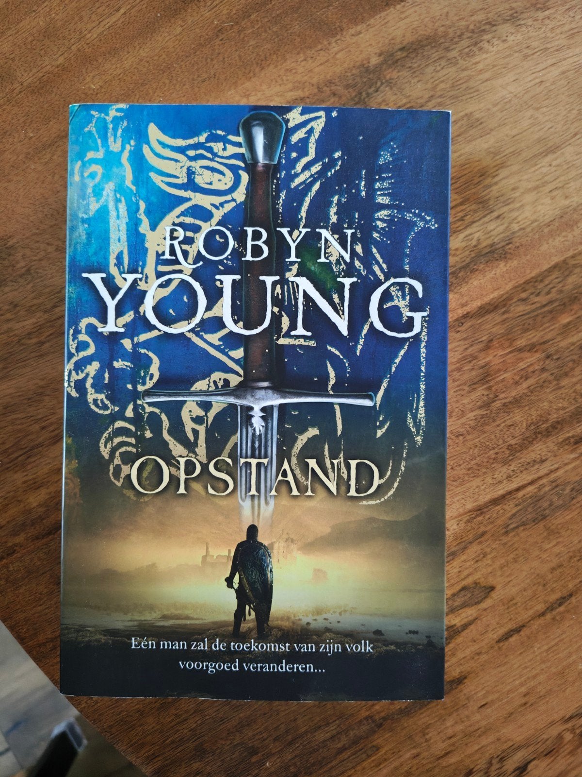 Robyn Young - Opstand (Historische Roman), Ophalen of Verzenden, Zo goed als nieuw, Robyn Young, Nederland