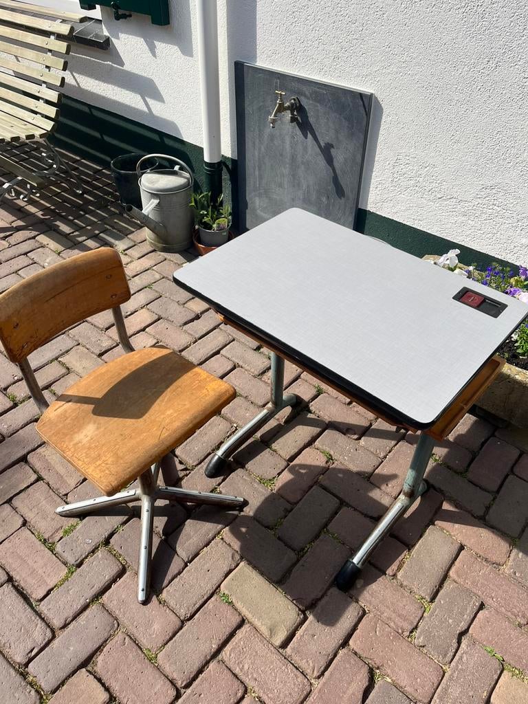 Mooi Vintage schooltafel en stoeltje oud-Holands, Ophalen, Zo goed als nieuw