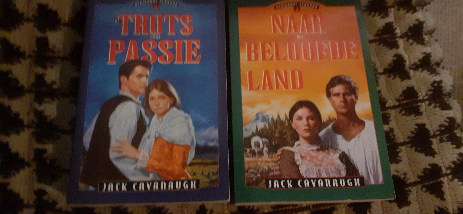 J. Cavanaugh -Trots en passie en Naar het beloofde land, Boeken, Ophalen of Verzenden, Zo goed als nieuw, J. Cavanaugh