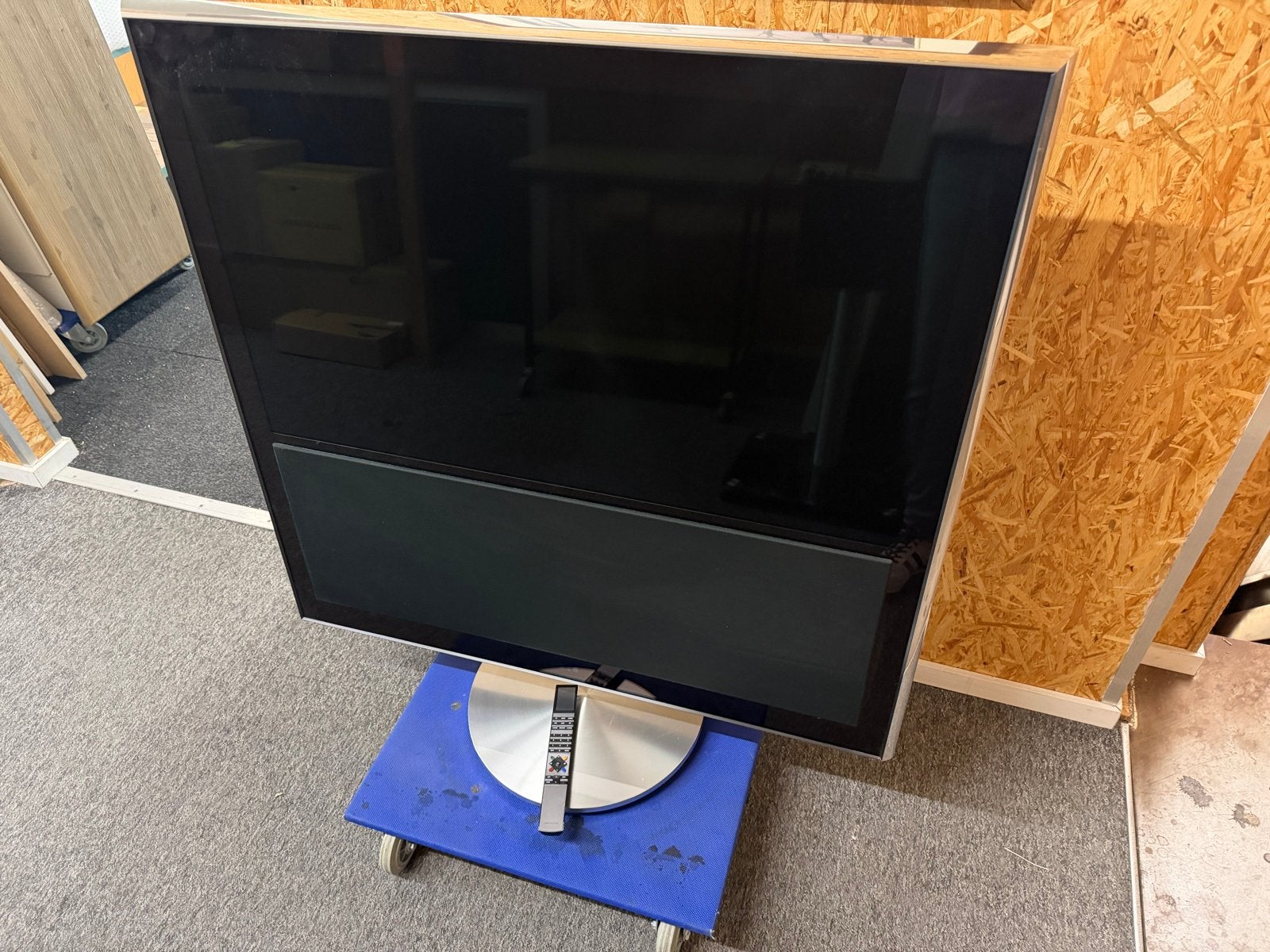 Bang & Olufsen BeoVision 10-40 op motorstand, Gebruikt, LCD, 100 cm of meer, Full HD (1080p)