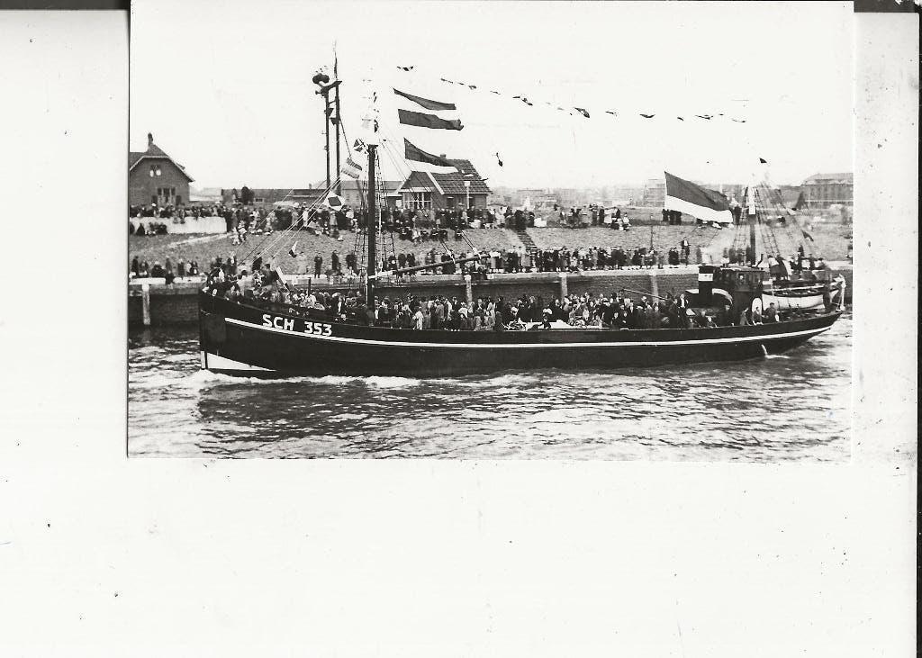 Scheveningen Sch 353 Hyacinth Vlaggetjesdag 1916-1957 Foto, Ophalen of Verzenden, 1940 tot 1960, Ongelopen, Zuid-Holland