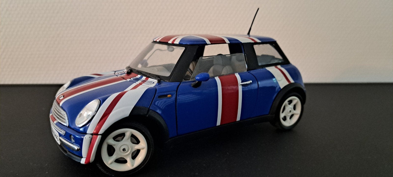 Solido Mini Cooper Austin Powers model 1 op 18, Ophalen of Verzenden, Zo goed als nieuw, Solido