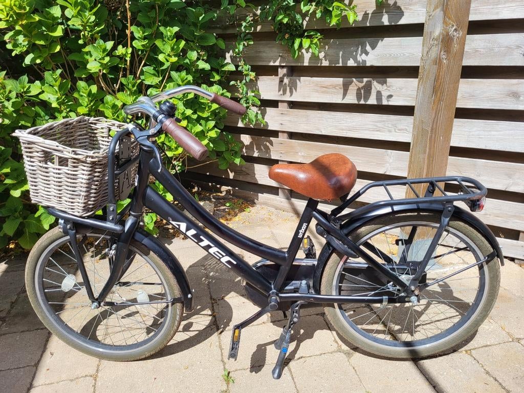 Altec Urban Kinderfiets 22 inch - Zwart met Mand, Ophalen, Altec, Gebruikt, Terugtraprem
