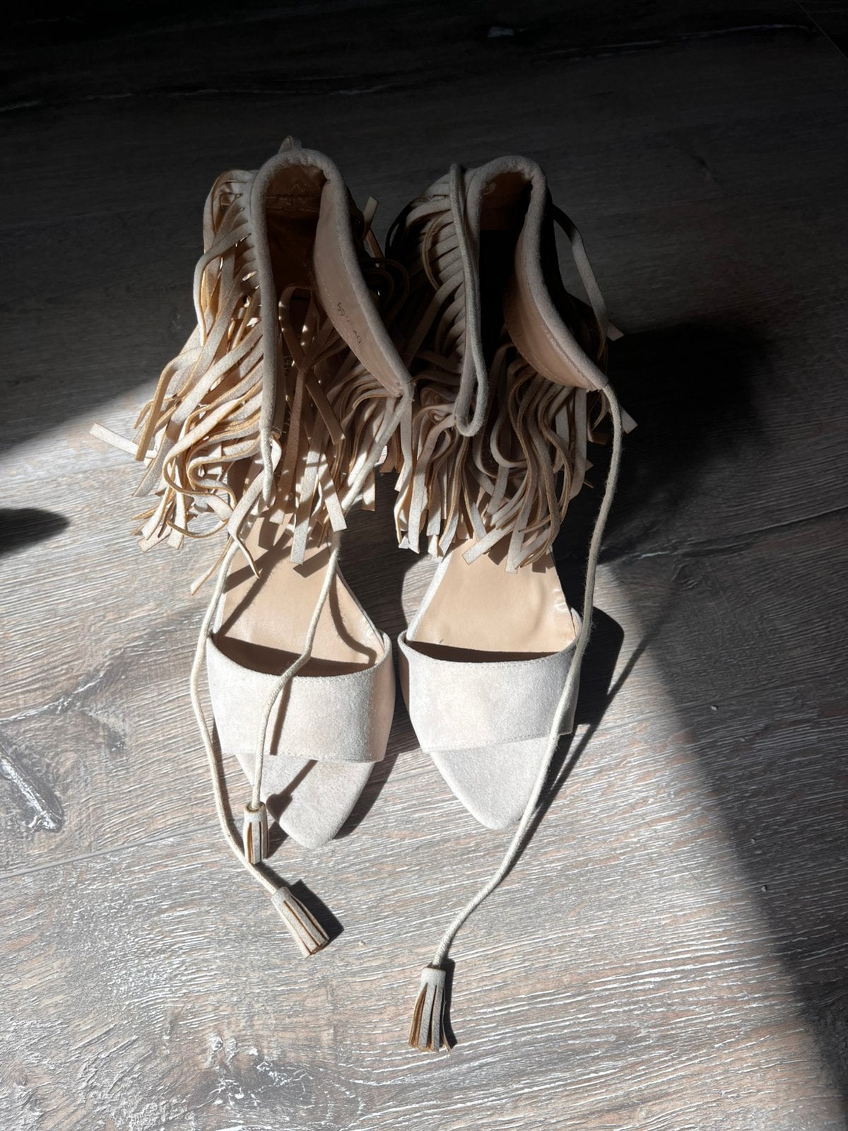 Nieuwe beige sandalen met hak, Beige, Nieuw, Sandalen of Muiltjes, Ophalen of Verzenden
