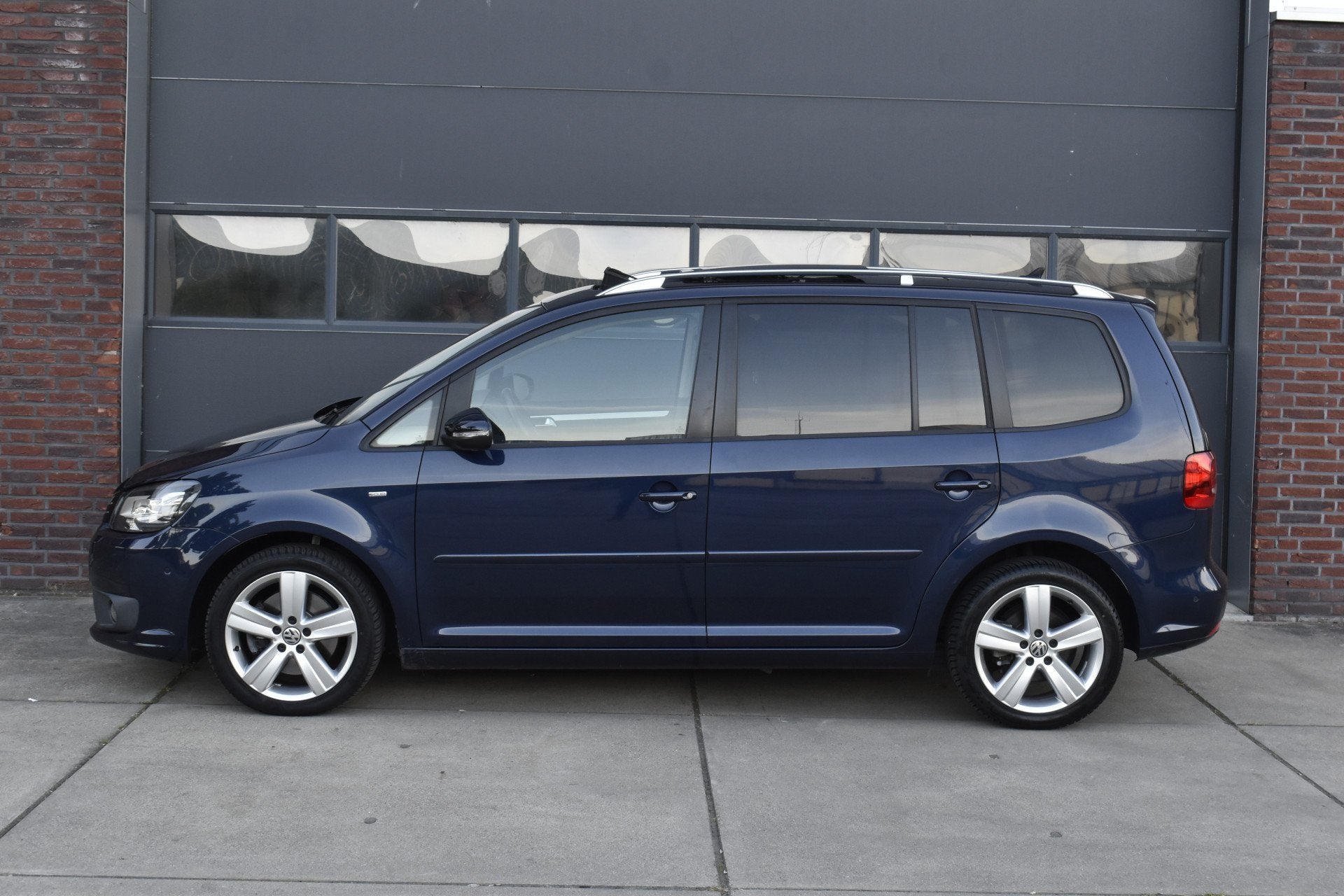 Volkswagen Touran 1.4 TSI Highline 7p. CUP Pano - Xenon - Cr, Euro 5, Gebruikt, Zwart, 4 cilinders