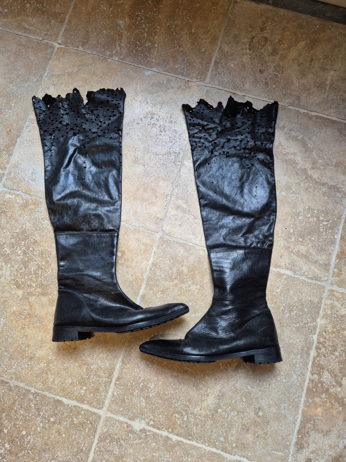 Zwarte leren overknee laarzen met geperforeerde schacht, Ophalen of Verzenden, Nieuw, Zwart, Hoge laarzen