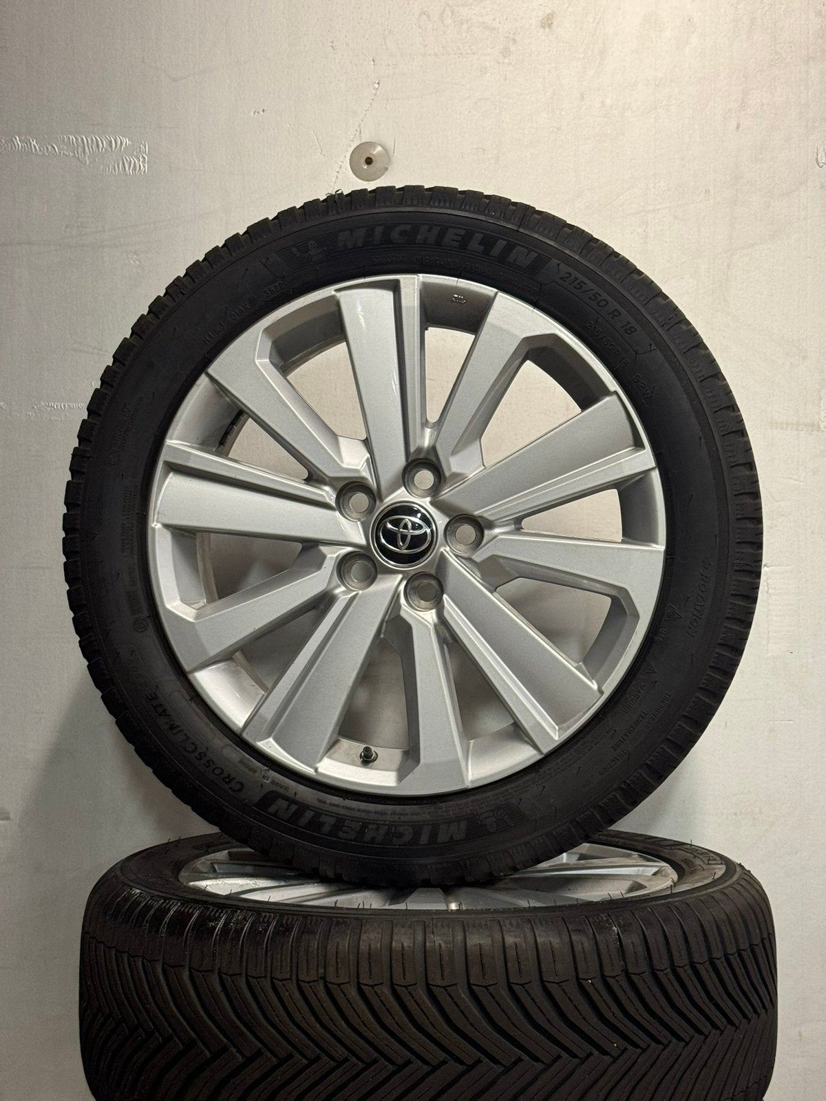 18” Toyota Yaris Cross velgen - 215/50R18 All season banden, Ophalen, 18 inch, 215 mm, Banden en Velgen