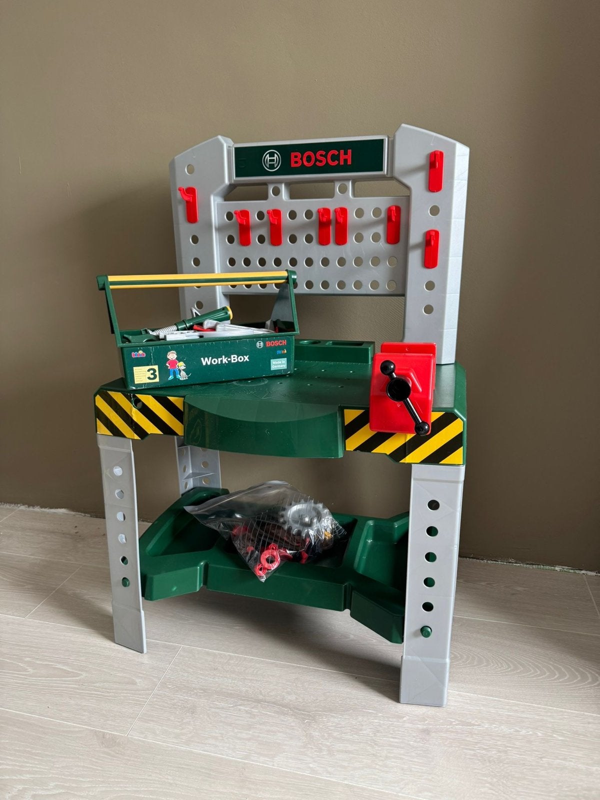 Bosch Werkbank voor Kinderen - Compleet met Accessoires, Kinderen en Baby's, Ophalen, Zo goed als nieuw, Knutselen