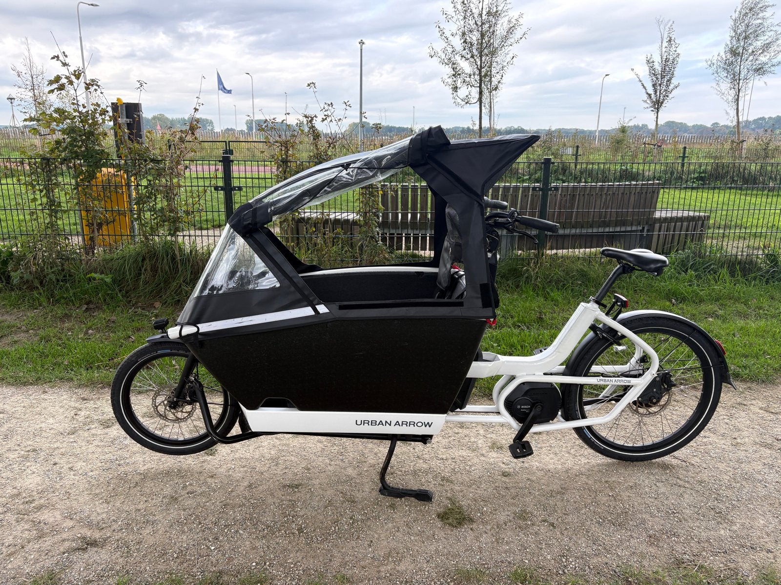 Urban Arrow Family Bakfiets - Elektrisch met Huif, Elektrisch, Zo goed als nieuw, 2 kinderen, Schijfrem