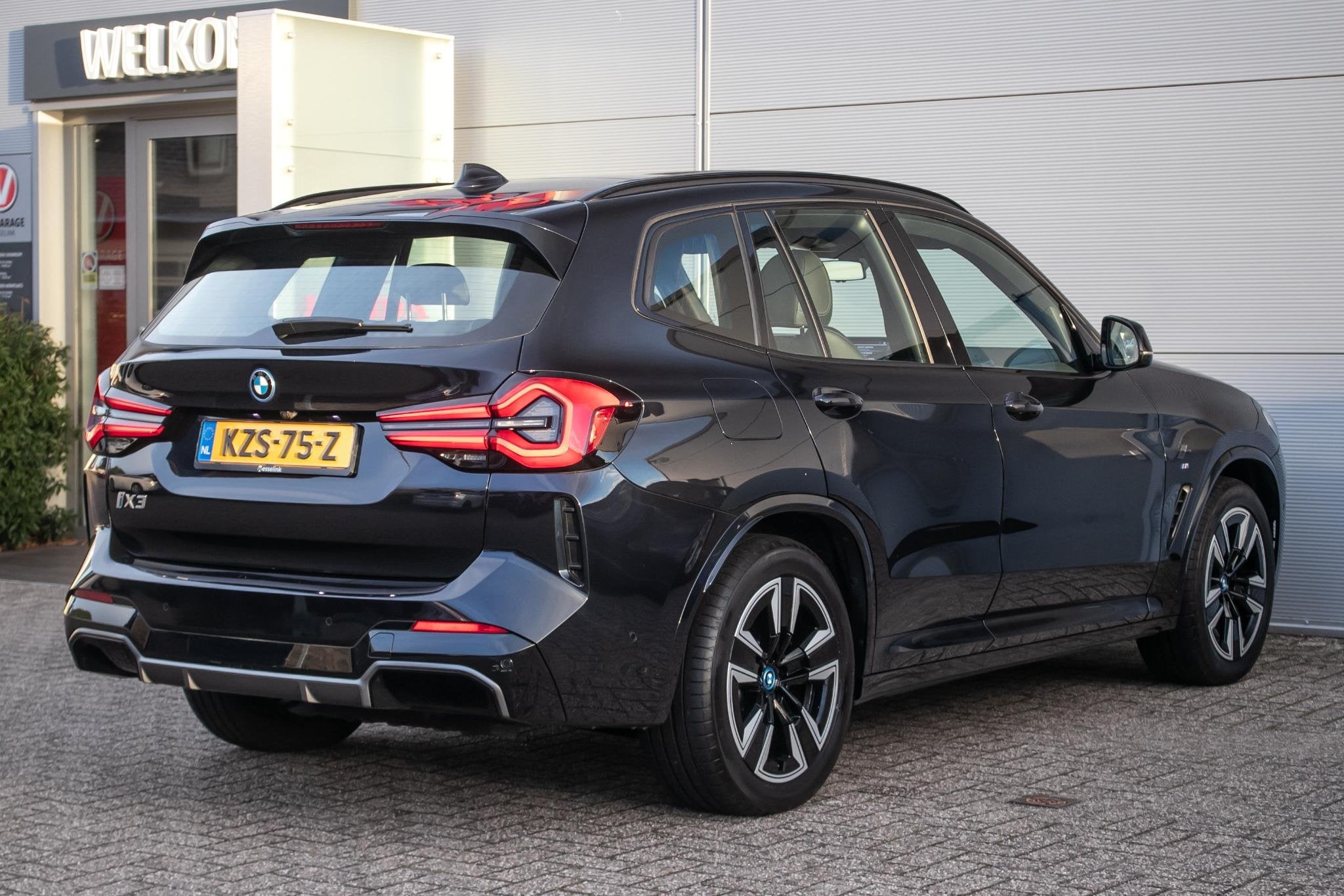 BMW iX3 Executive 80 kWh - Dealerond. | Leder | Schuif/kante, Auto's, Automaat, Achterwielaandrijving, Gebruikt, 80 kWh