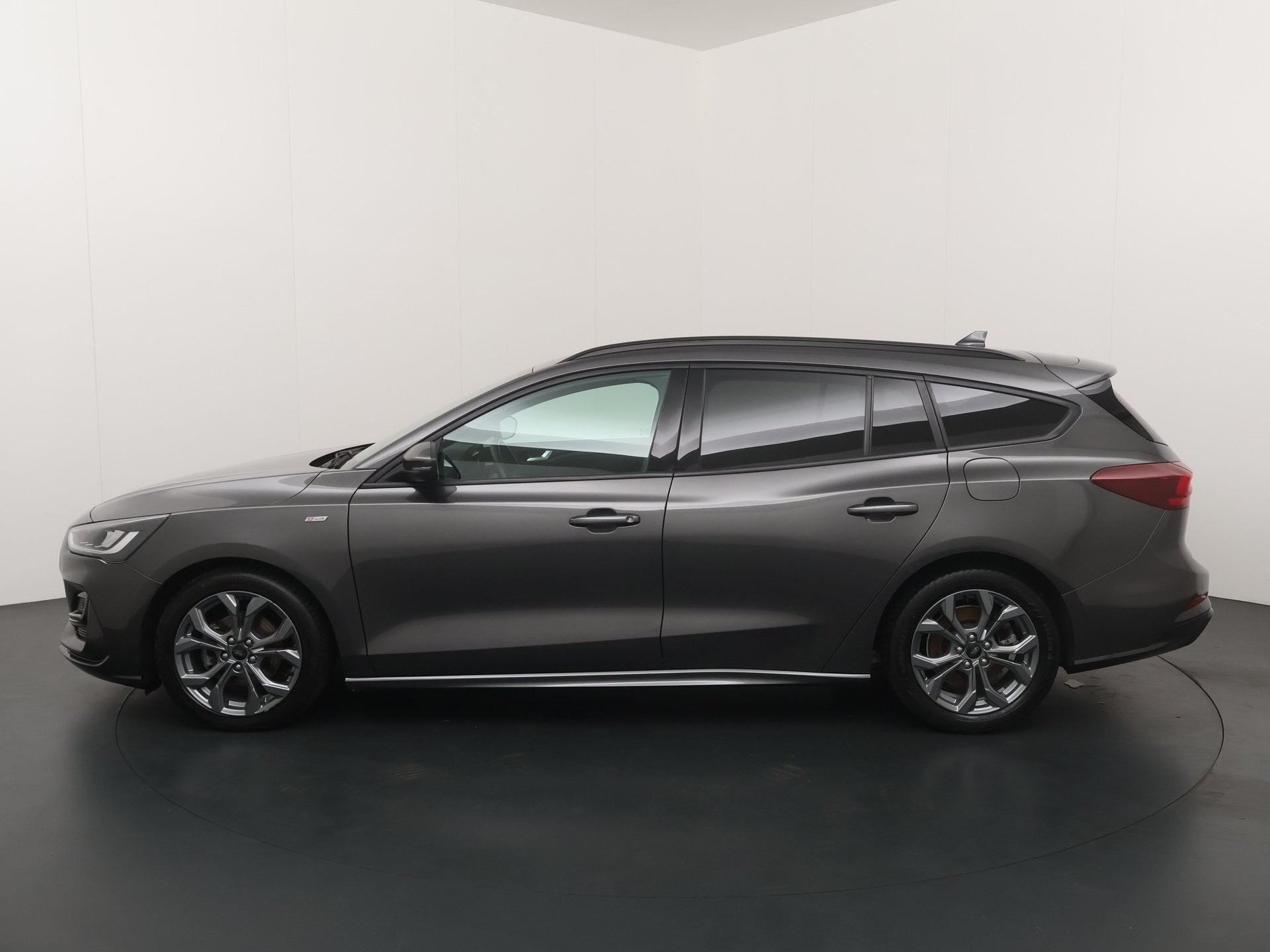 Ford FOCUS Wagon Ecoboost Hybrid 125 pk ST-line | Winter Pac, 12 maanden, Gebruikt, Hybride Elektrisch/Benzine, 3 cilinders