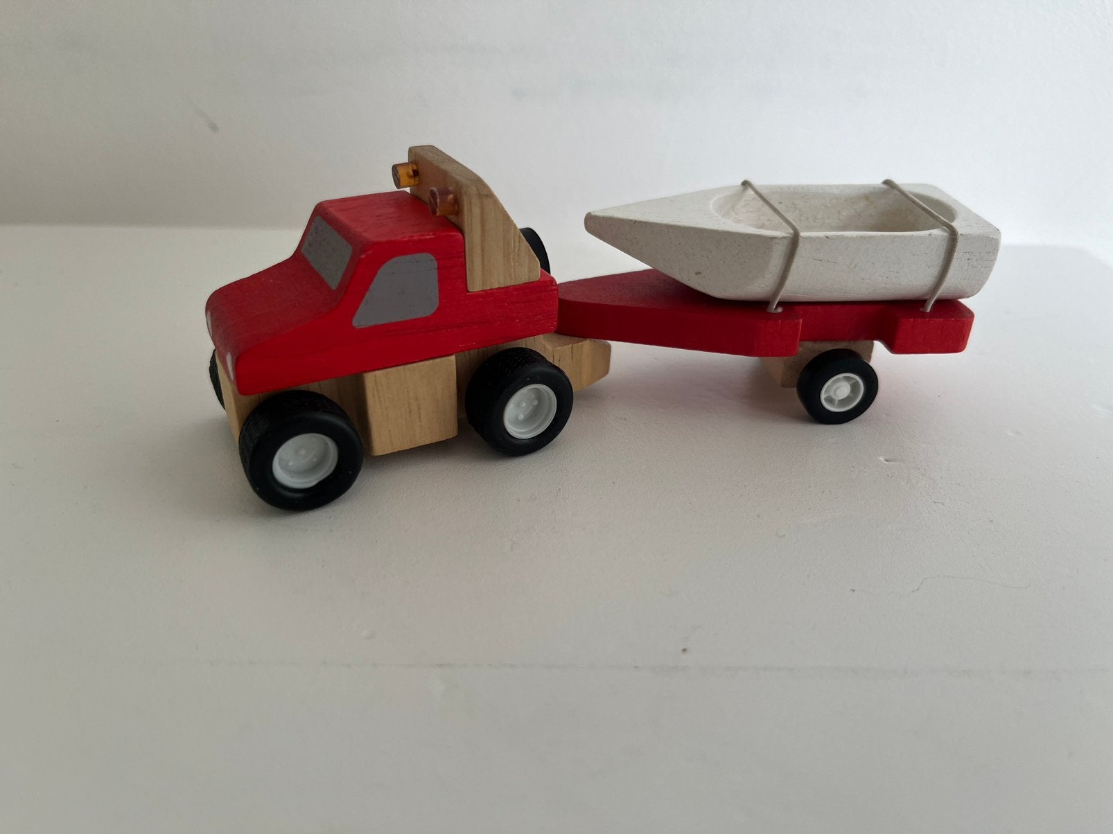 PlanToys / Plan Toys PlanCity / Plan City 60510 4x4 & Boat, Kinderen en Baby's, Ophalen of Verzenden, Zo goed als nieuw, Rij- of Hobbelspeelgoed