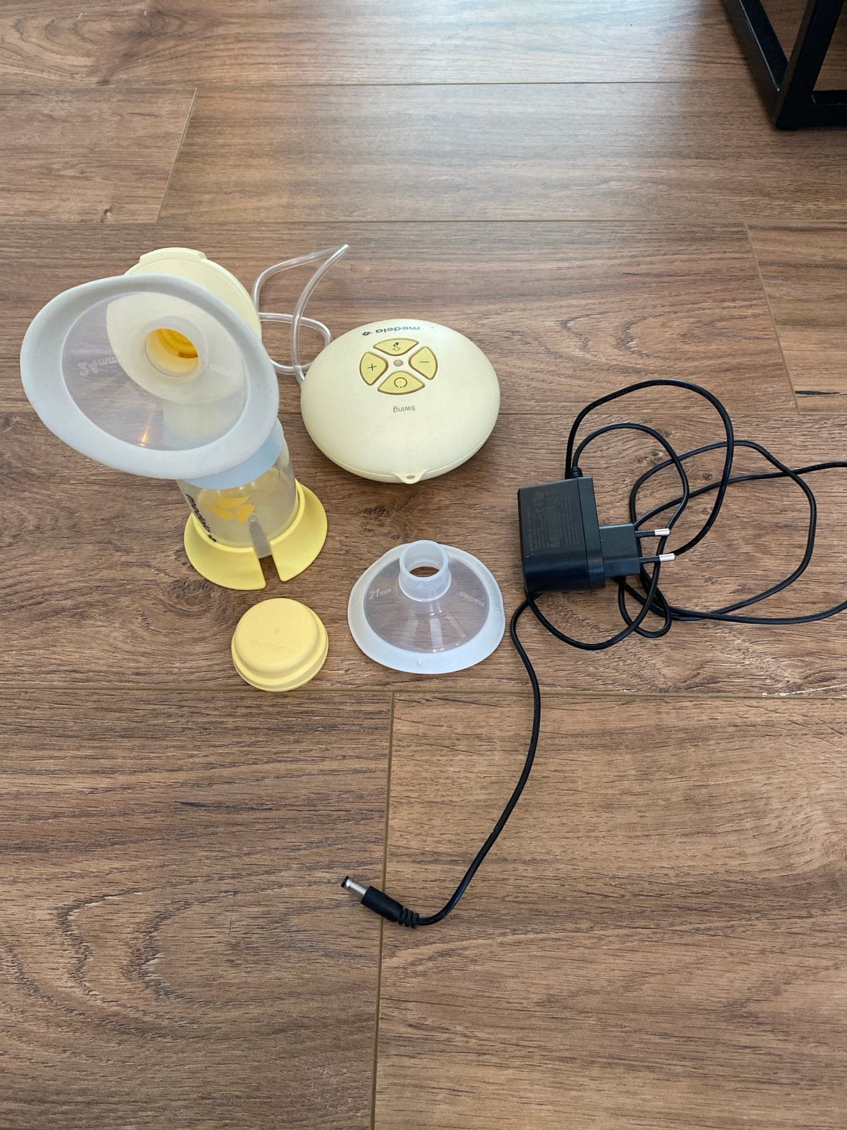 Medela Swing enkele elektrische borstkolf met accessoires, Kinderen en Baby's, Ophalen of Verzenden, Gebruikt