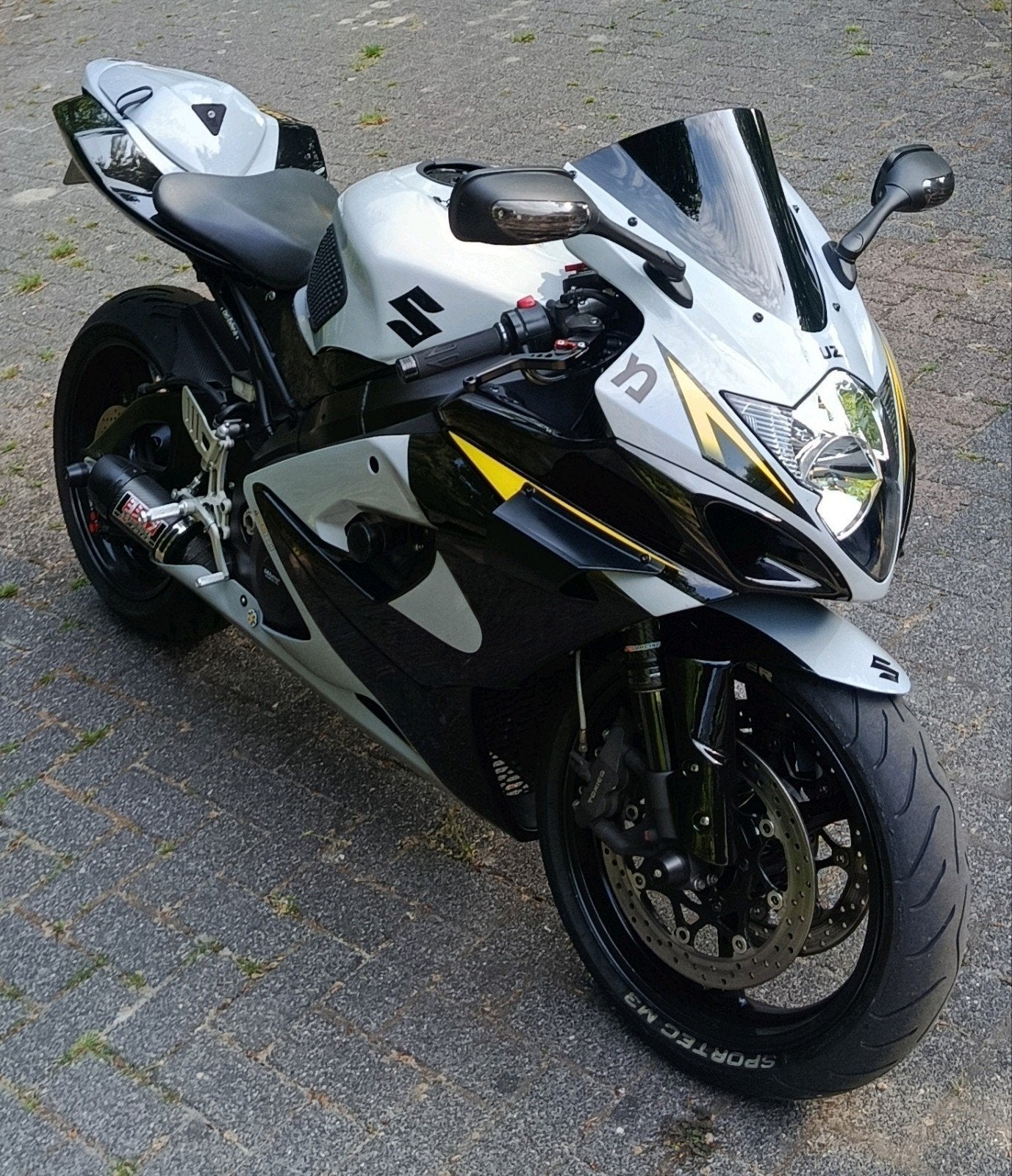 Suzuki GSXR 1000, Motoren, Ophalen