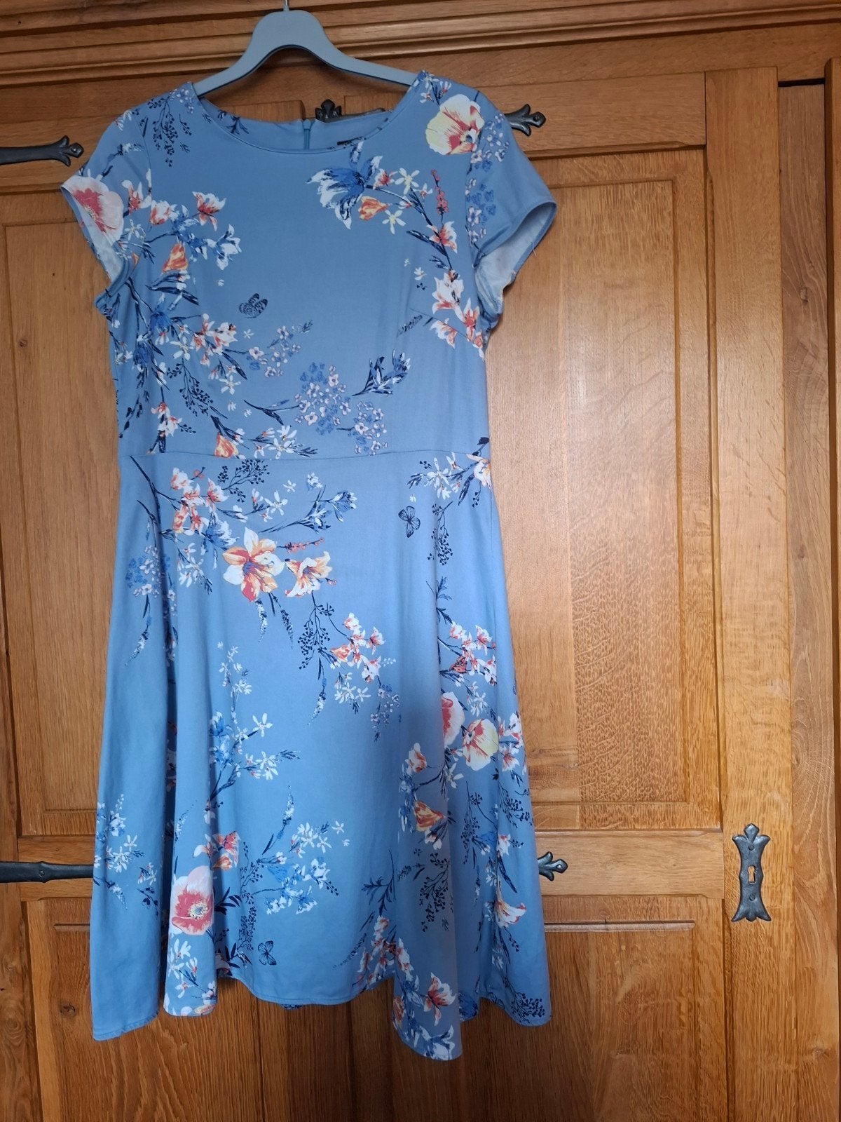 Mooie lichtblauwe zomerjurk C&A (Yessica) maat 42, Blauw, Maat 42/44 (L), Ophalen of Verzenden, Zo goed als nieuw